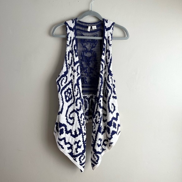 Anthropologie Moth Turson Netted Crochet Tassel Vest in Navy & Cream, M/L - Picture 2 of 12